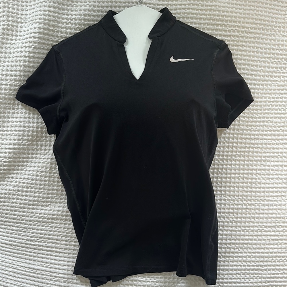 Nike Golf Black and White Fitted T-Shirt with Short Sleeves